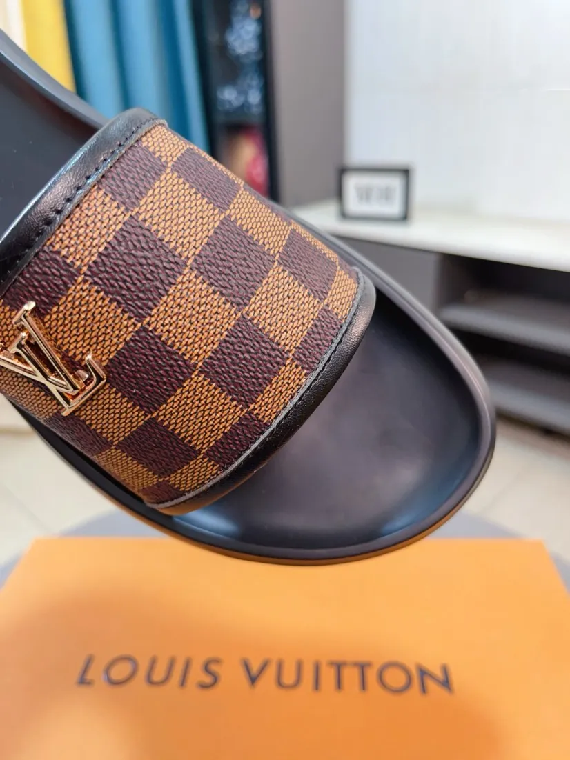 Men's shoes 💰260🌹🌹 (lv-Louis Vuitton) new men's sandals, high-end boutique, exquisite embossed logo decoration on the upper, fine workmanship, super soft soles, casual, loose and comfortable, a must-have in summer! \nsize：38-44